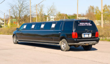 Lincoln Navigator Super Stretch (black) 17 seats full