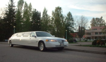 Lincoln Town Car (white) 8 seats full