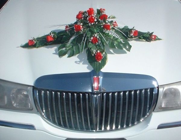 Lincoln Town Car (white) 8 seats full